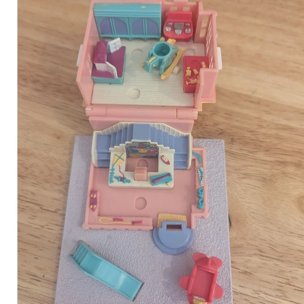 VTG Polly Pocket  Bluebird Pollyville Toy Shop 1993 Compact Playset Adorable